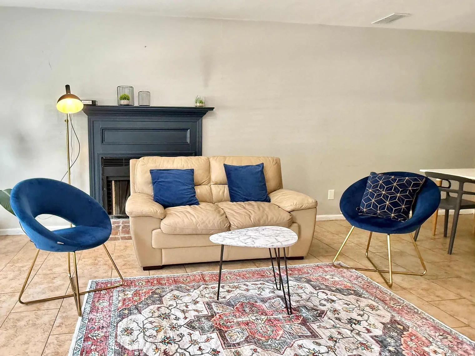 2 bed, 2.0 bath, 1194 sqft, $2,932 — Photo 2