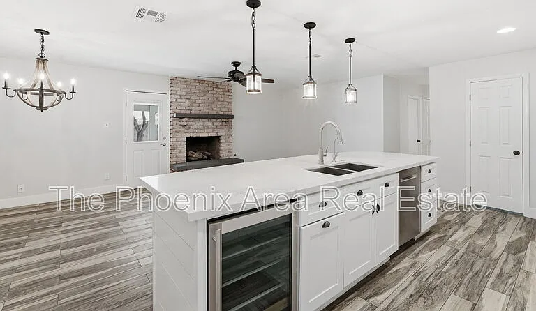 447 E Carson Dr — Photo 18