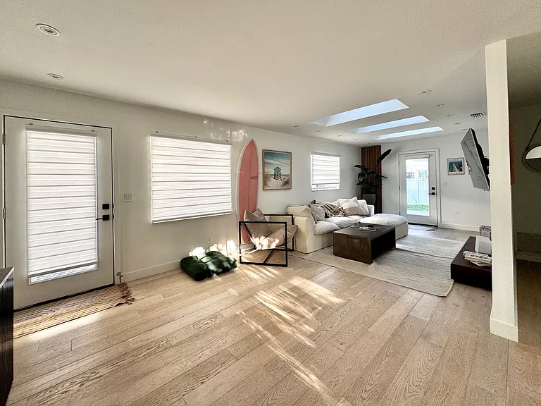 2410 Floyd St — Photo 10