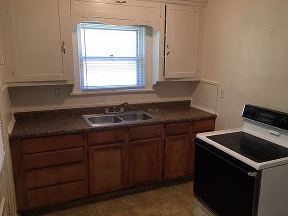 3rd image of 5706 Euclid Ave