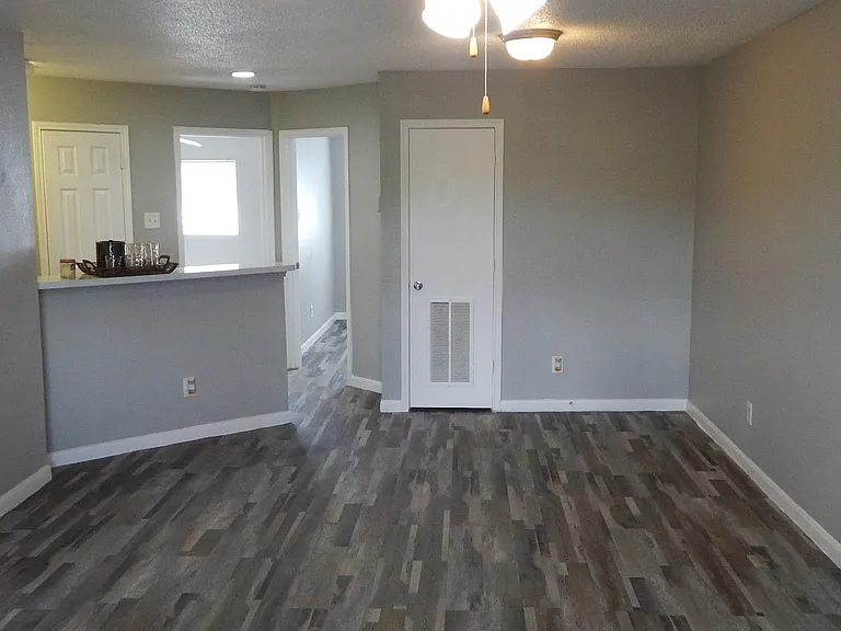 Gillette Square Apartments — Photo 4