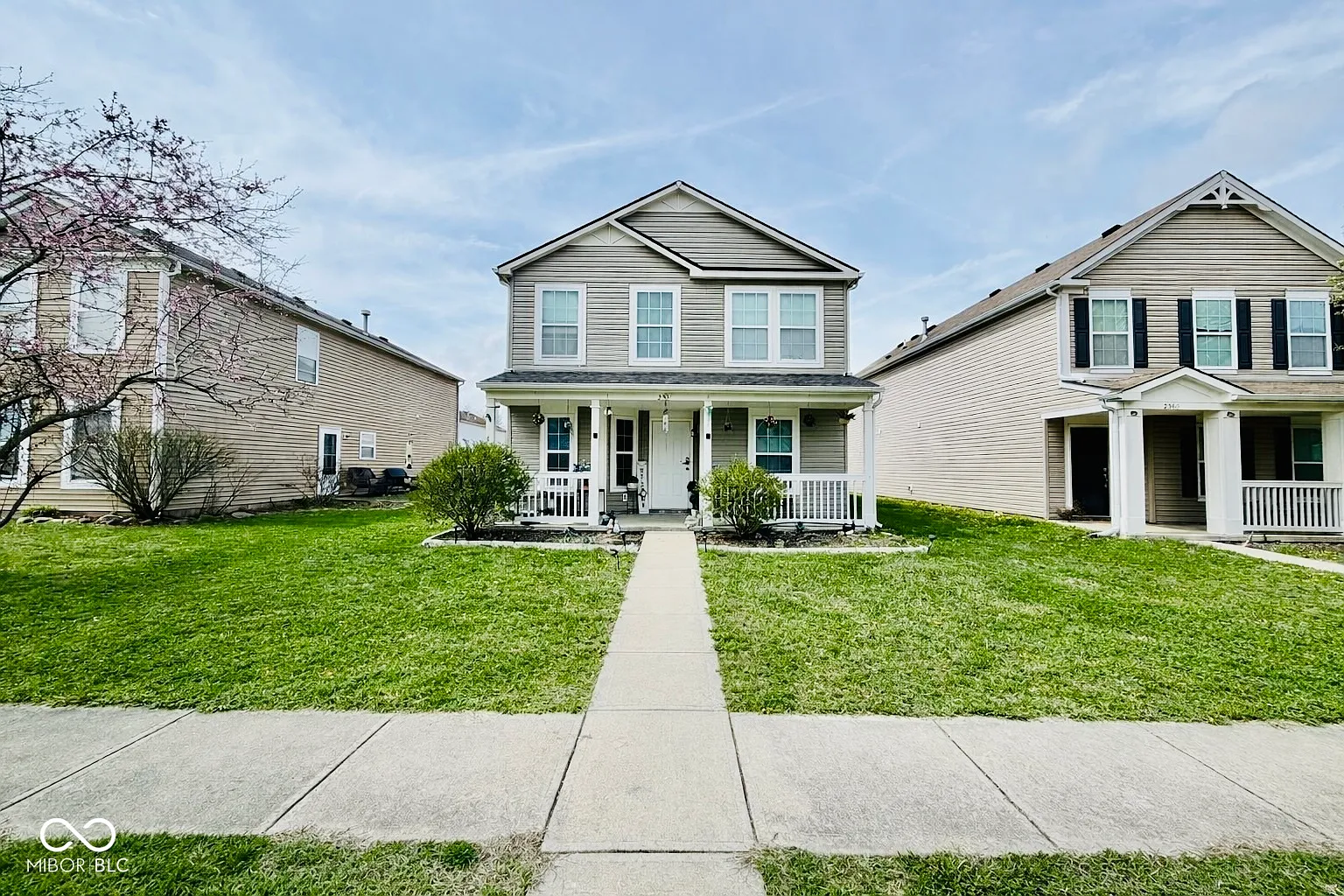 2354 Blackthorn Dr photo 1