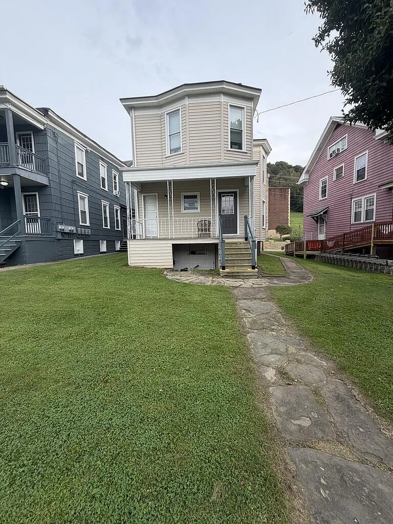 1 bed, 1.0 bath, 755 sqft, $820 — Photo 2