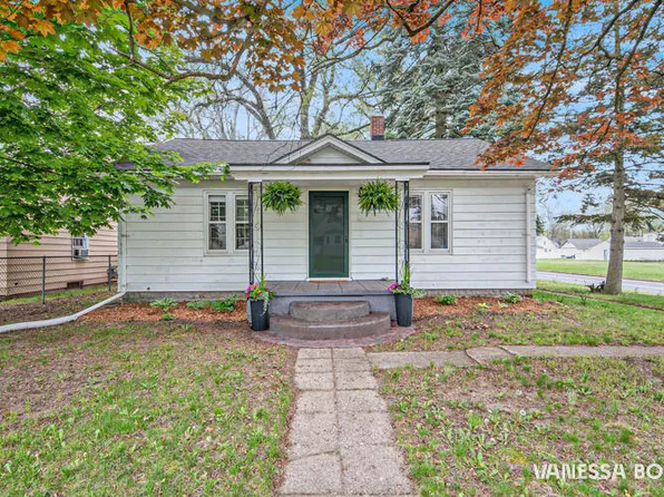 62 Holly St SW, Wyoming, MI 49548