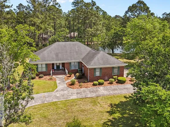 7 S Lake Dr, Jesup, GA 31546