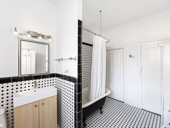 4th image of 73 Willoughby Ave #3