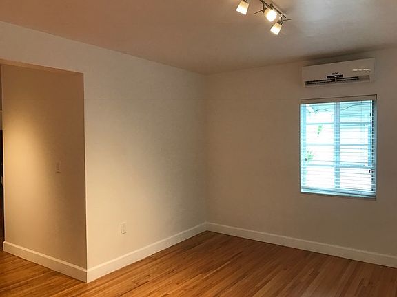 4th image of 125 N Shore Dr APT 3