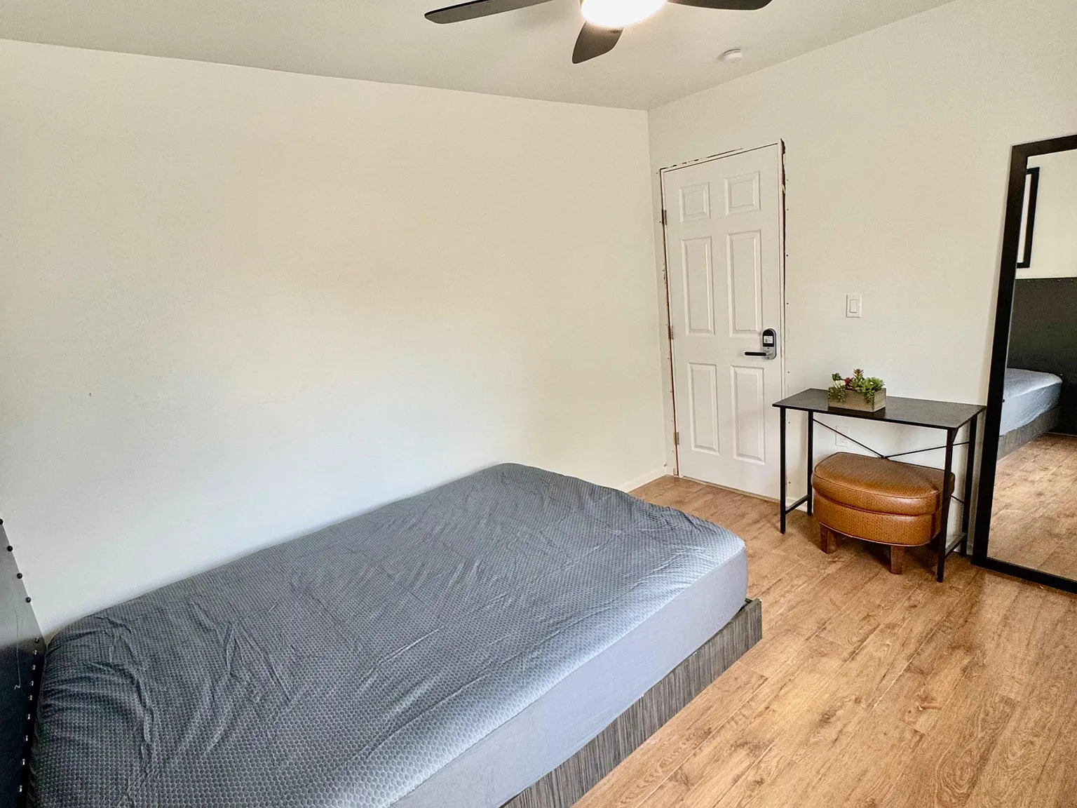 4 bed, 2.0 bath, 2000 sqft, $953 — Photo 2