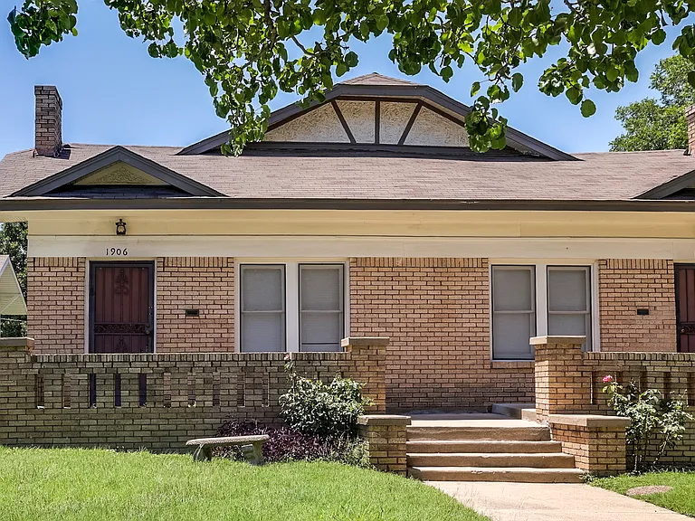 1906 Clover Ln — Photo 12