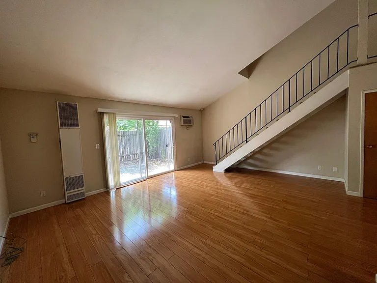 1865 Oak Park Blvd #1 — Photo 3