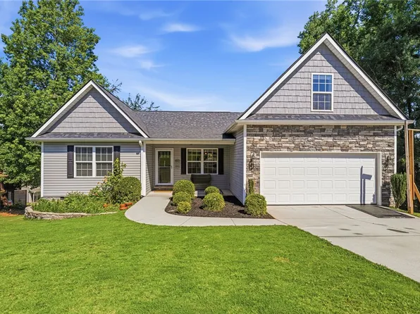 209 Morning Creek Dr, Easley, SC 29640