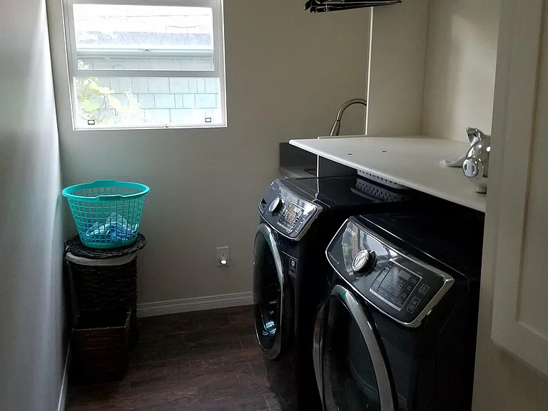 385 Panama Ave — Photo 16