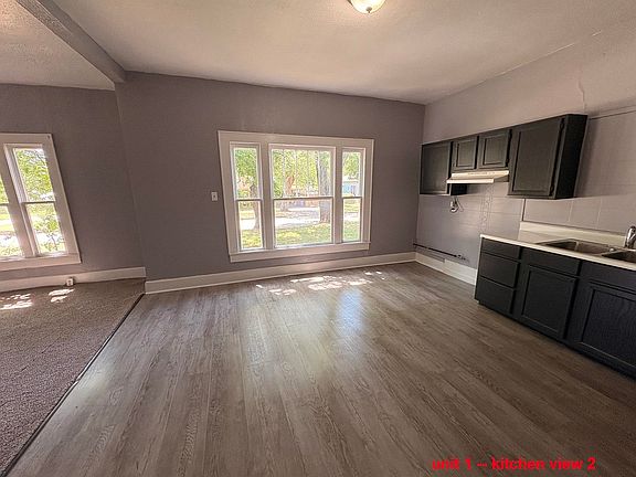 4th image of 1115 W Ash Ave