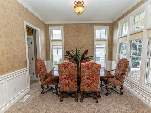 5th image of 427 Saint Andrews Ln
