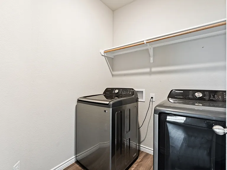 1142 Natchez Dr — Photo 40