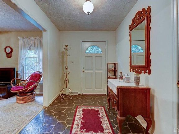 4th image of 157 Woodhaven Ct