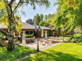 40 Eagle Ridge Pl SW, Calgary, AB T2V2V8