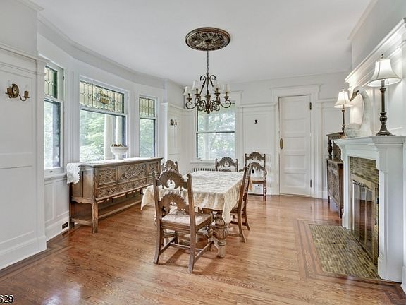 5th image of 282 Melrose Pl