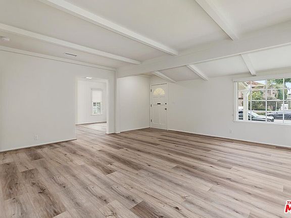 4th image of 1030 Pearl St