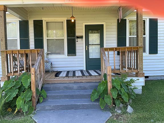 4th image of 905 Oak St