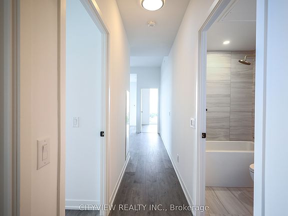 4th image of 285 Dufferin St #1402