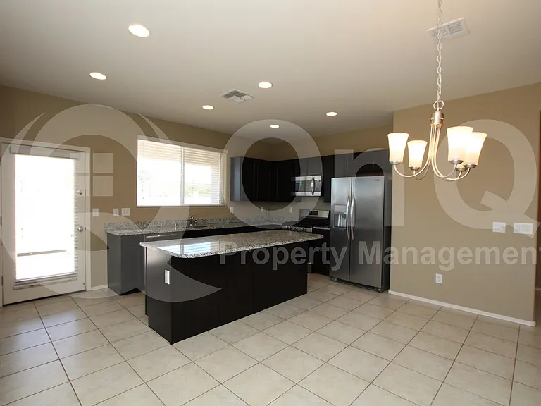 2620 S 116th Dr — Photo 2