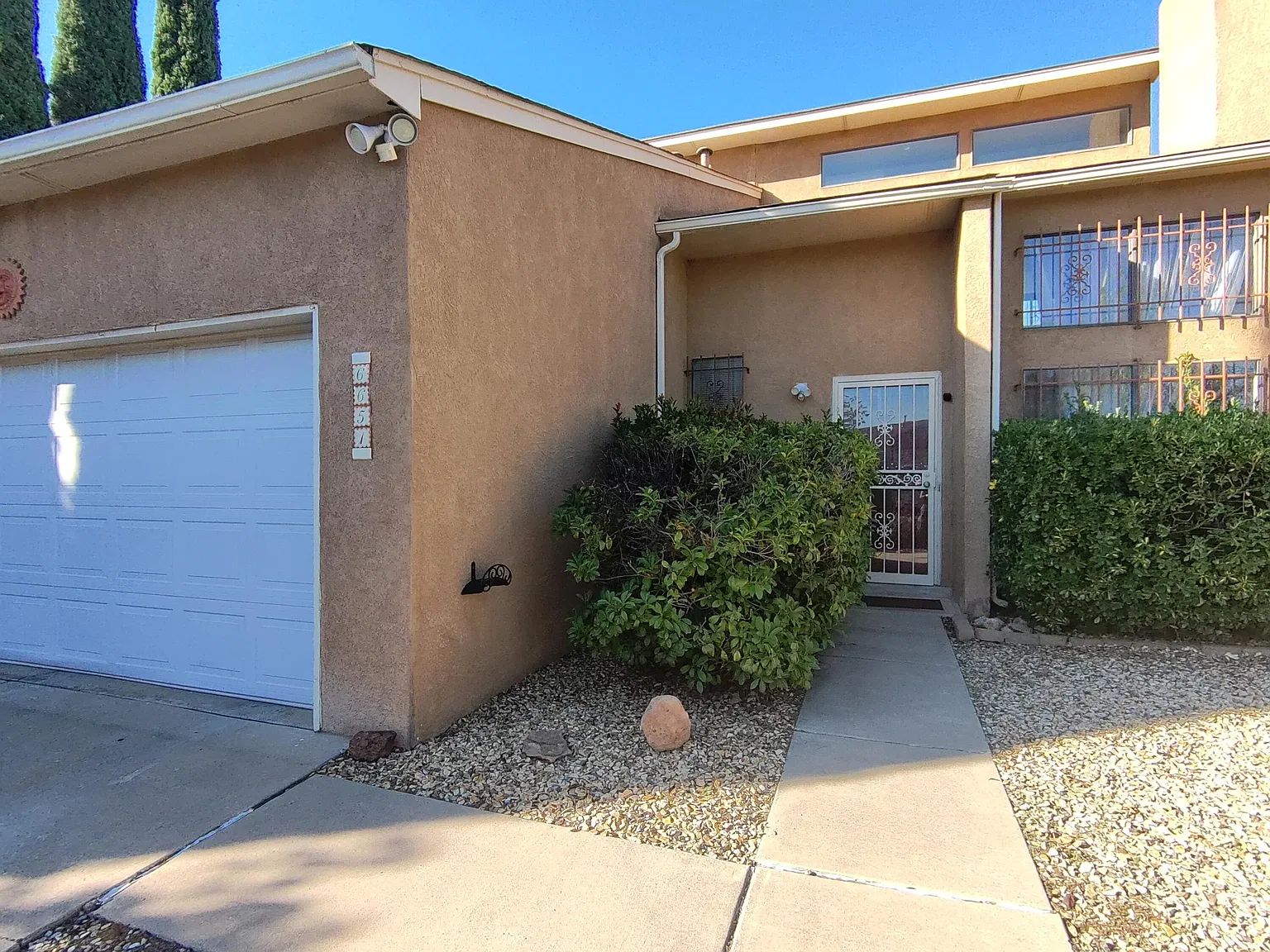 3 bed, 2.5 bath, 1700 sqft, $2,500 — Photo 2