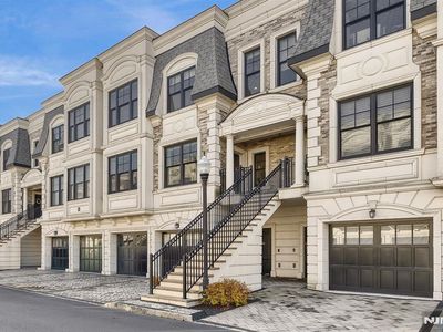 44 Marquis Ct #44, Edgewater, NJ, 07020