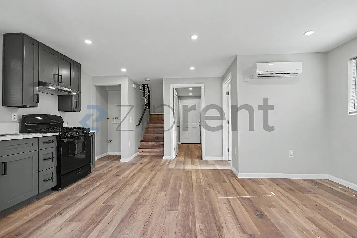 3 bed, 1.5 bath, 1000 sqft, $3,550 — Photo 1