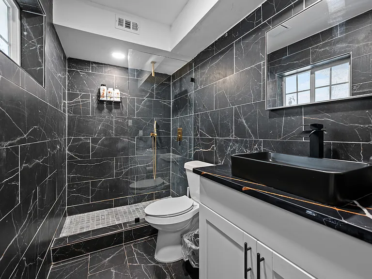 704 Oxford St #1 — Photo 10