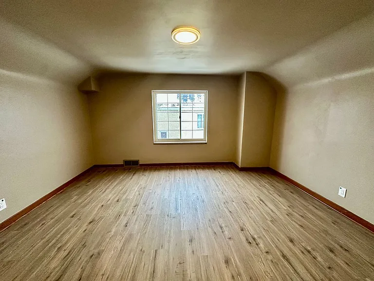533 Freeport Rd — Photo 10