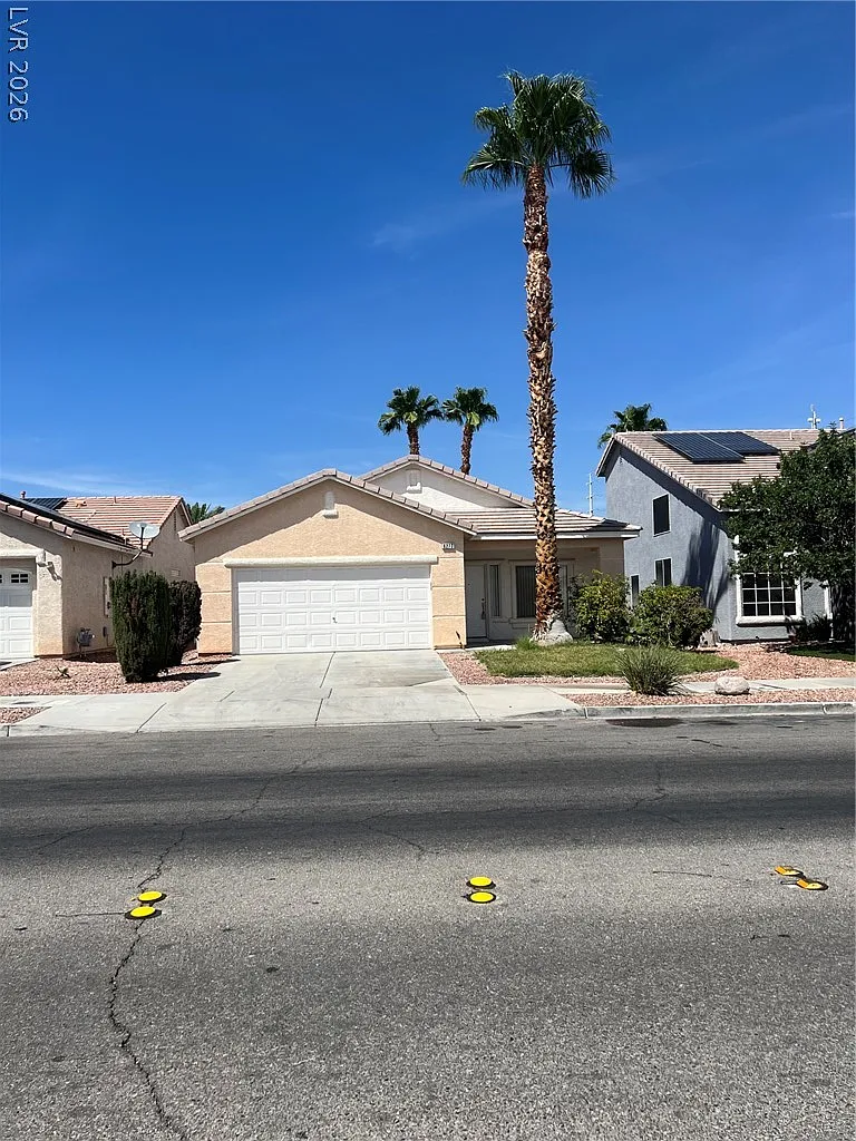 3 bed, 2.0 bath, 1470 sqft, $2,000 — Photo 1