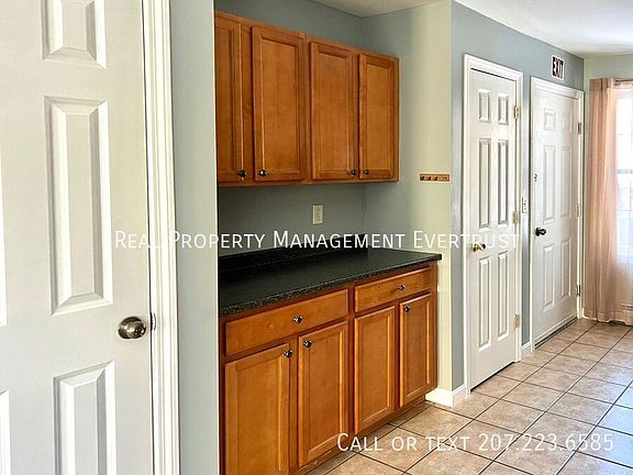 2nd image of 240 Cumberland St #1