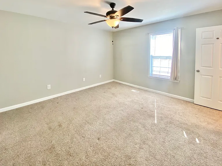 102 Petworth Dr — Photo 13