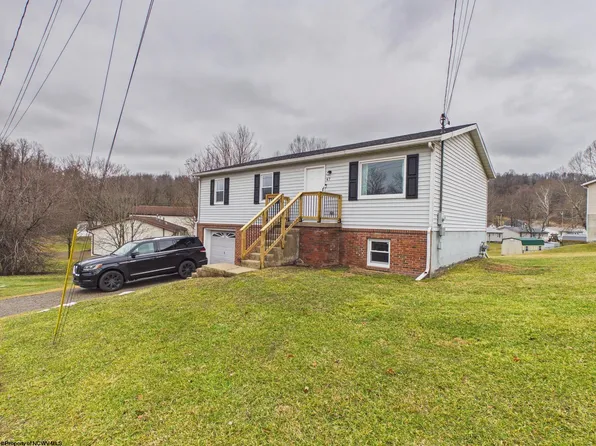 47 Brookside Dr, Lost Creek, WV 26385