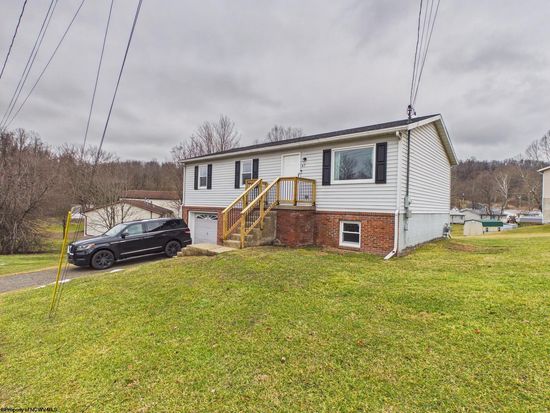 47 Brookside Dr, Lost Creek, WV 26385