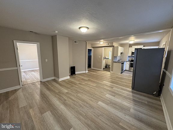 5th image of 3920 Main St #A