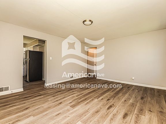 1097093_004_living_room_4.jpg
