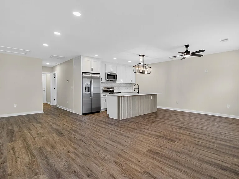 2136 Commander Rd — Photo 4
