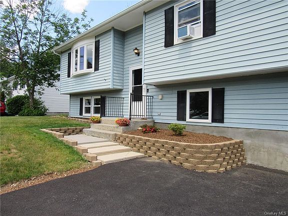 3rd image of 206 Butter Hill Dr