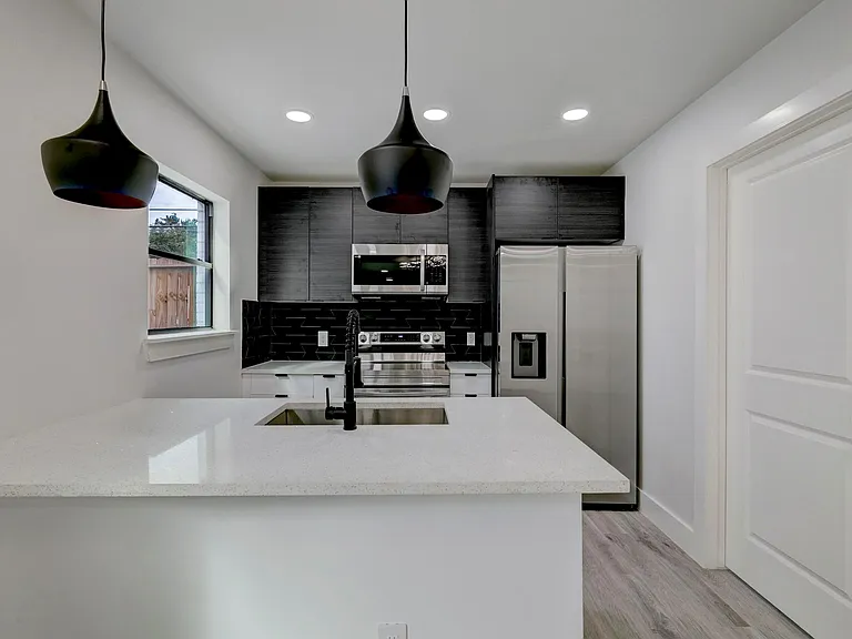 2403 Cleburne St #3 — Photo 9