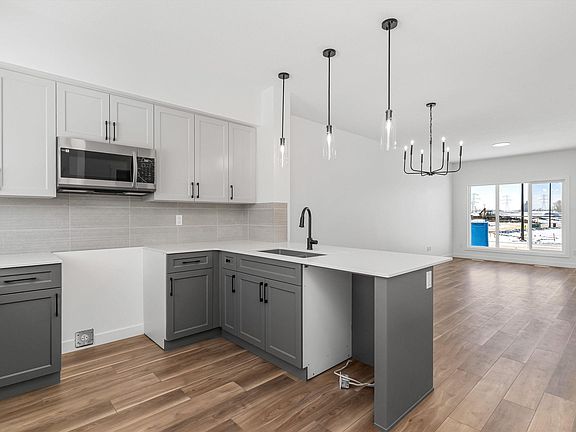 4th image of 4233 63rd St