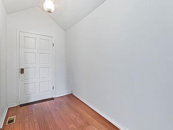 3rd image of 2 Portsmouth Ln