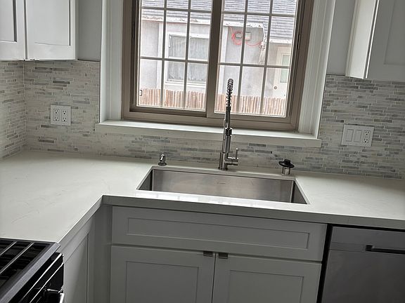5th image of 6509 W 86th Pl