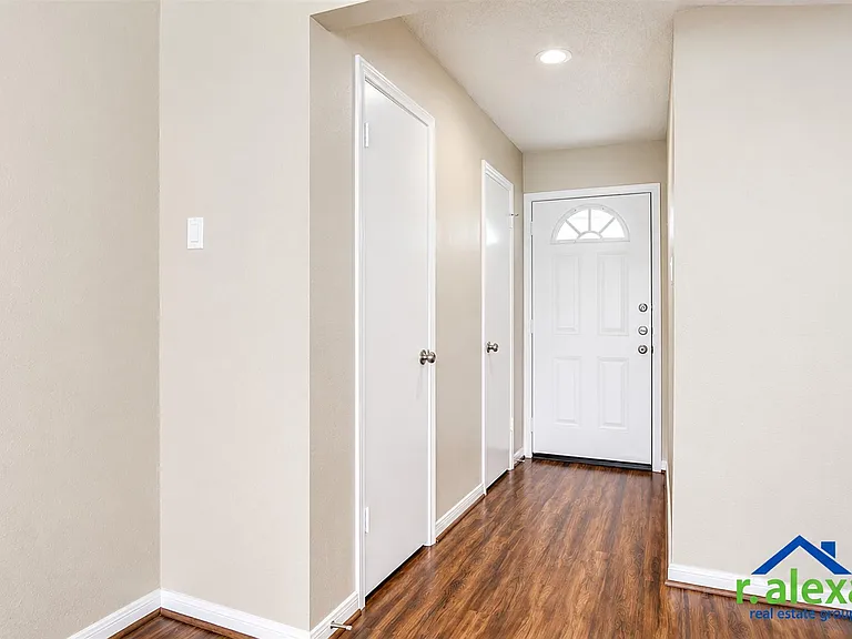 3038 Mosby Dr — Photo 2