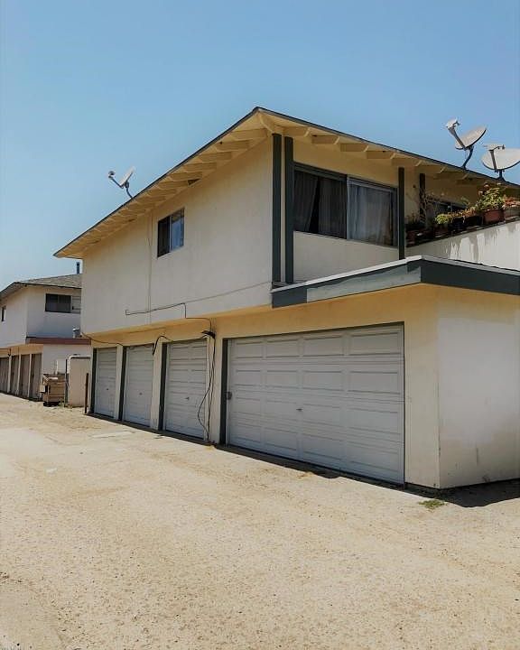 Isleton garages