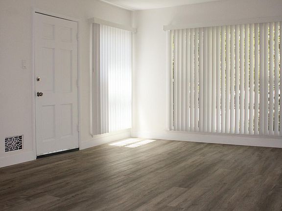 2nd image of 903 21st St #2