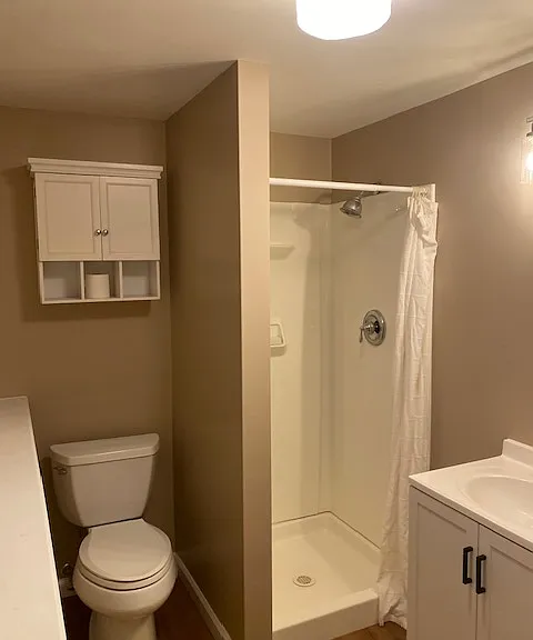 DOWNSTAIRS FULL BATH
WASHER / DRYER