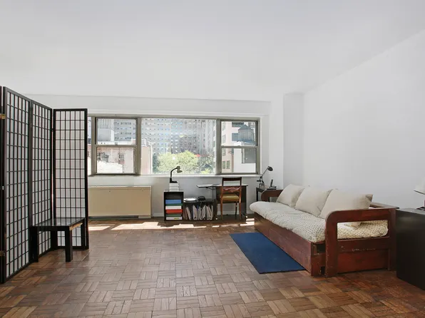 321 East 48th Street image 3 of 5