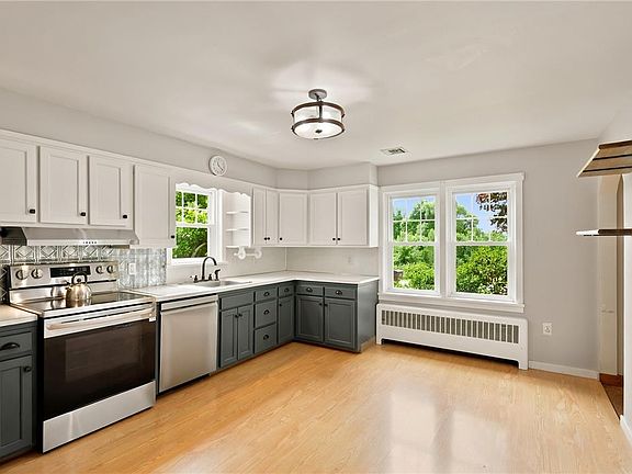 4th image of 1463 Church St